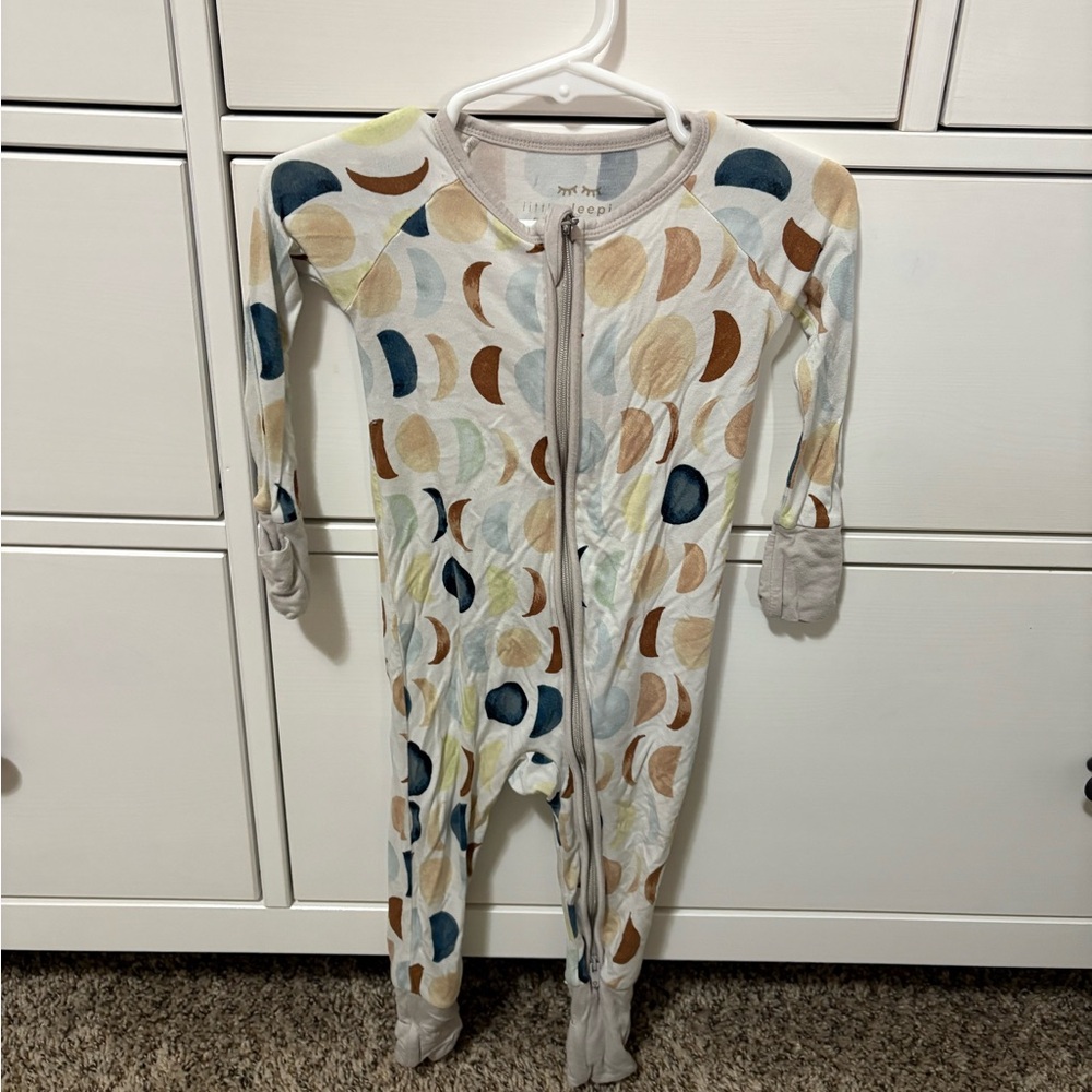 Little Sleepies Zippy 6-12m in Luna Neutral